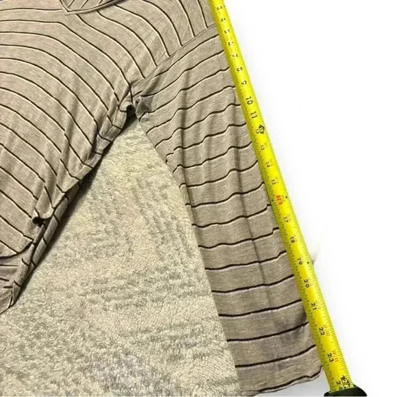 Madewell Long Sleeve Stripe Pattern V-neck Beige Relaxed Fit High-Low Anthem Tee - Picture 14 of 16